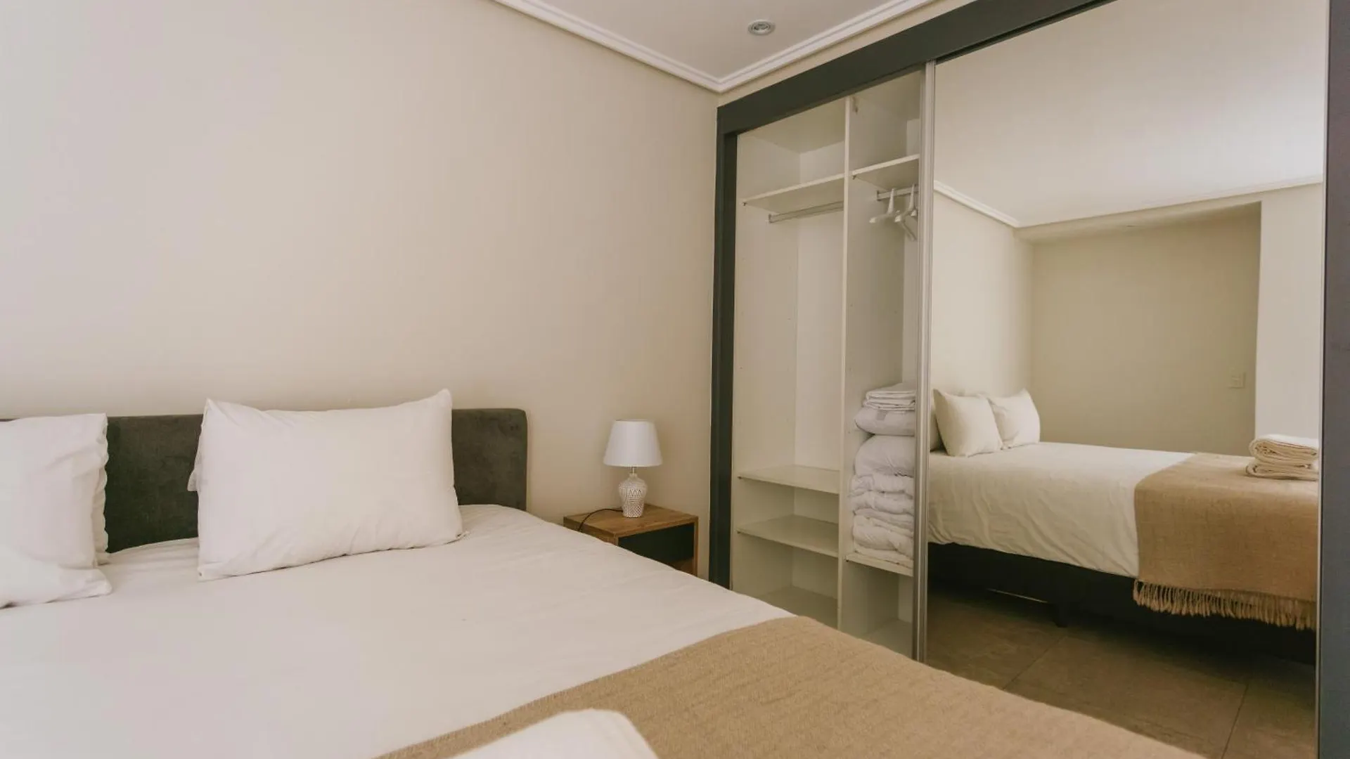 Le Montreal Apartments 门多萨